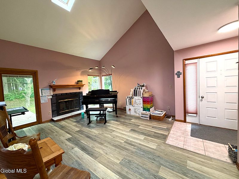 3rd image of 20 Green Meadow Drive