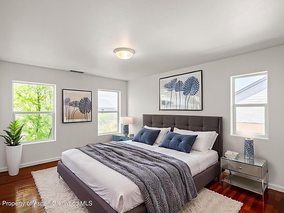 5th image of 1247 E 18th Way