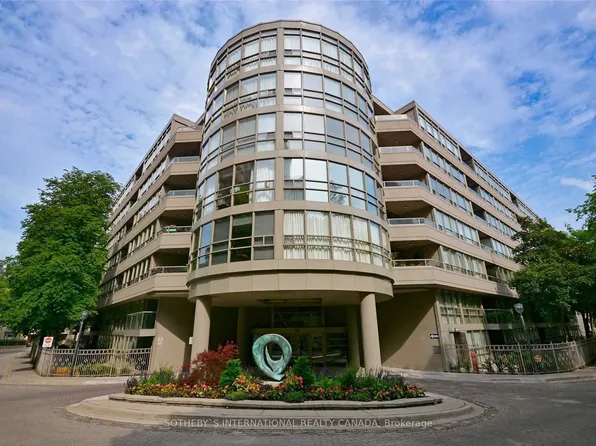 18 Lower Village Gate #111, Toronto, ON M5P 3M1