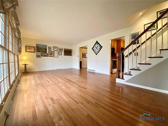 5th image of 889 Bexley Dr