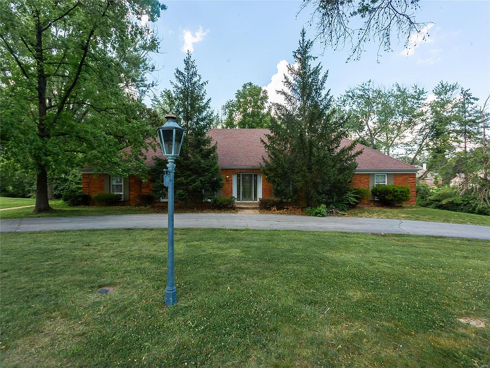 1st image of 1 Fordyce Manor Dr