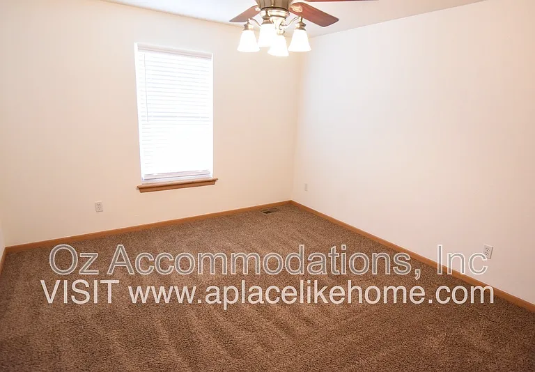 8626 N Cleveland Ln — Photo 15