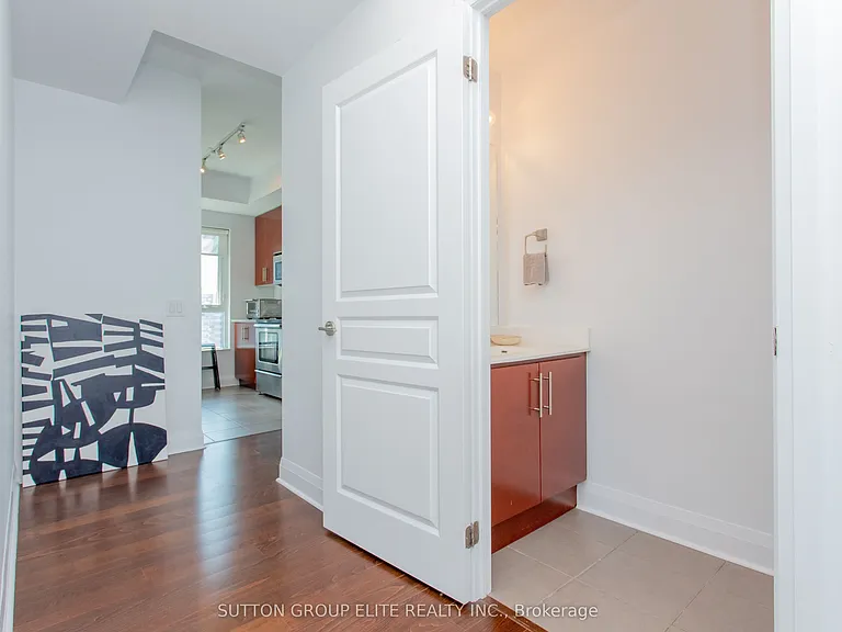 1 Hurontario St #808 — Photo 23