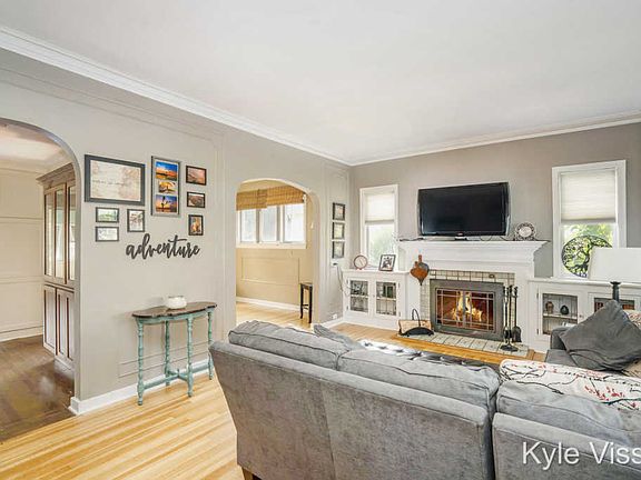 4th image of 630 Gladstone Ave SE