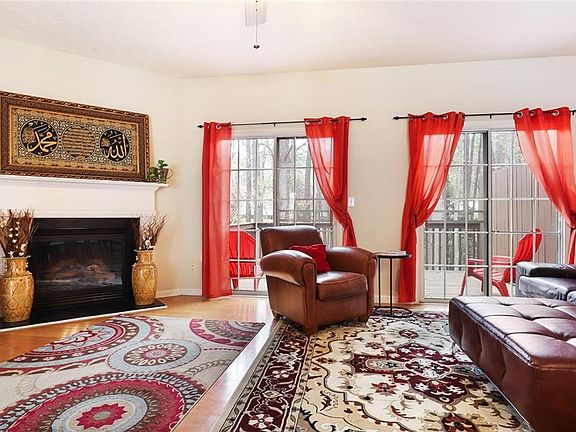 4th image of 517 Lantern Wood Dr