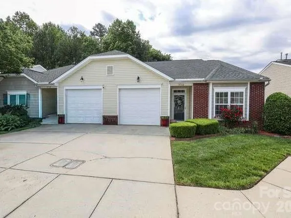 5714 Bradford Lake Ln, Charlotte, NC 28269
