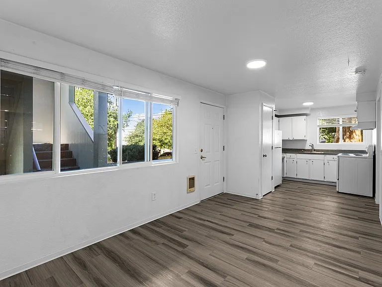 Bayview (105) — Photo 15