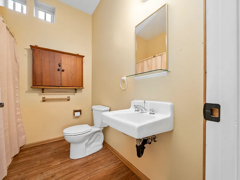 516 NE 20th Pl — Photo 5