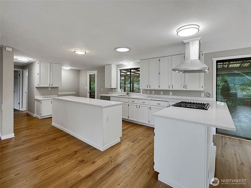 3rd image of 314 Snohomish Drive