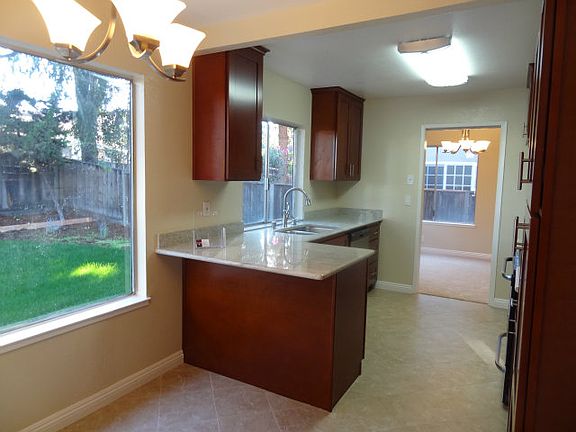 5th image of 166 Goldenrain Dr