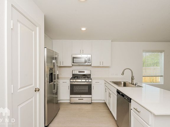 5th image of 2768 Mistwood Dr
