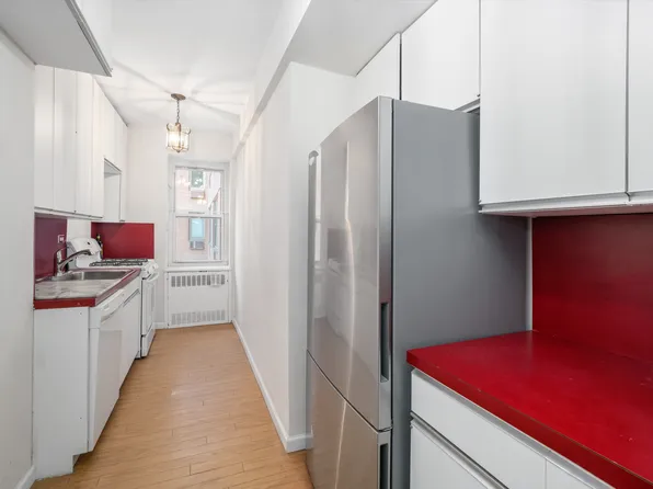 25 Sutton Place South image 3 of 11