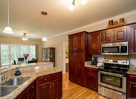 5th image of 4522 Rockwood Dr #36