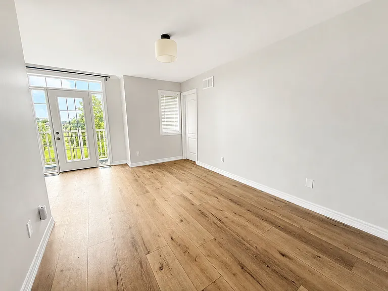 204 Springstead Ave — Photo 3