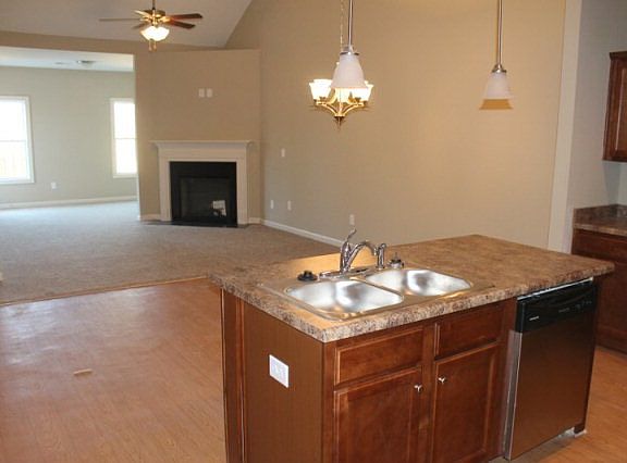 4th image of 942 Erika Ln