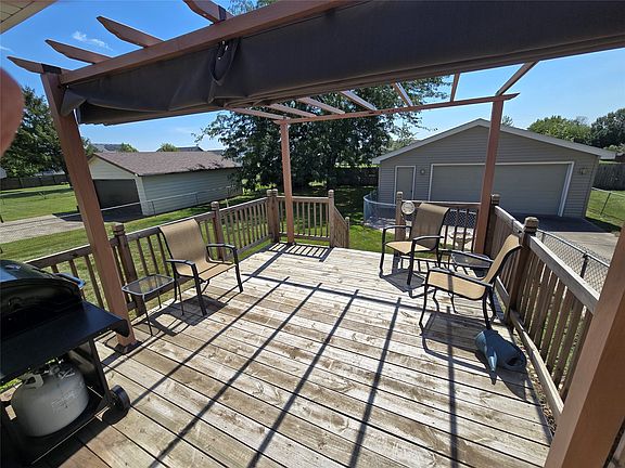 2nd image of 406 15th St SE