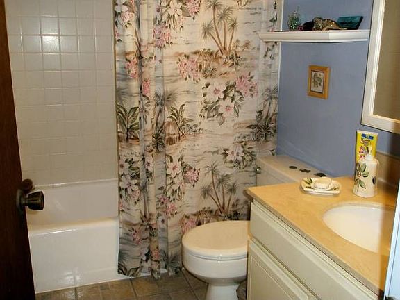 Cute Master Bathroom