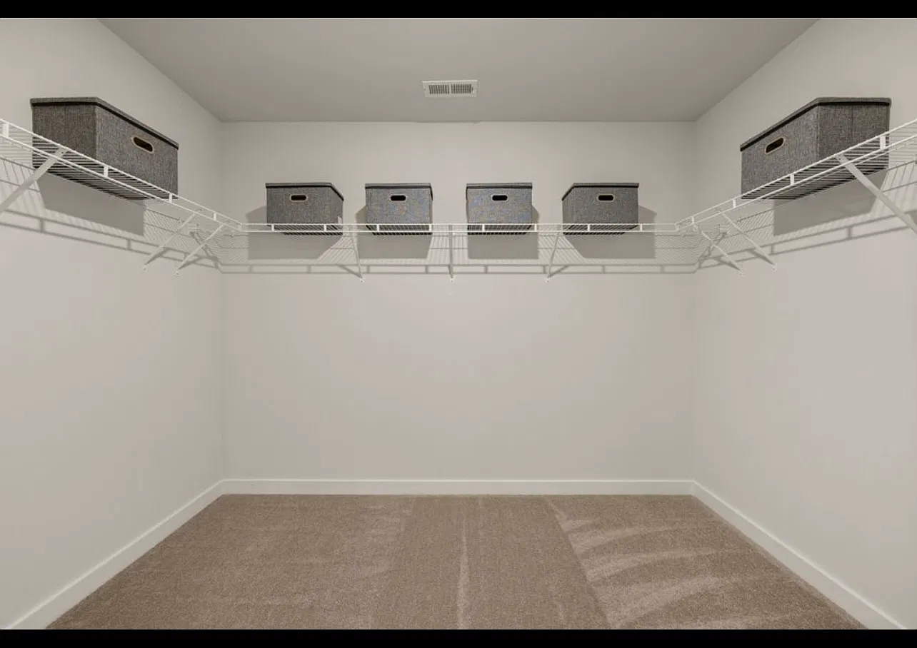 5 bed, 3.5 bath, 2769 sqft, $2,910 — Photo 3