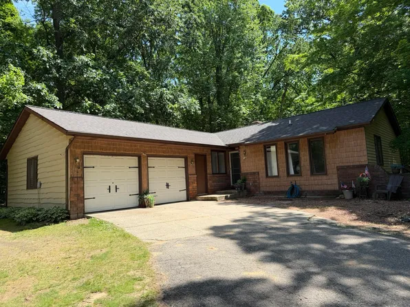 9051 Algoma Ave NE, Rockford, MI 49341