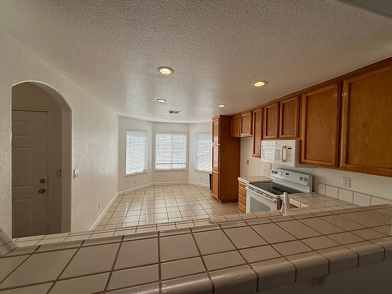 1501 Shiprock Ct — Photo 10