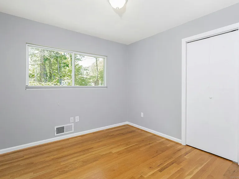 5 Wakerobin Rd — Photo 17