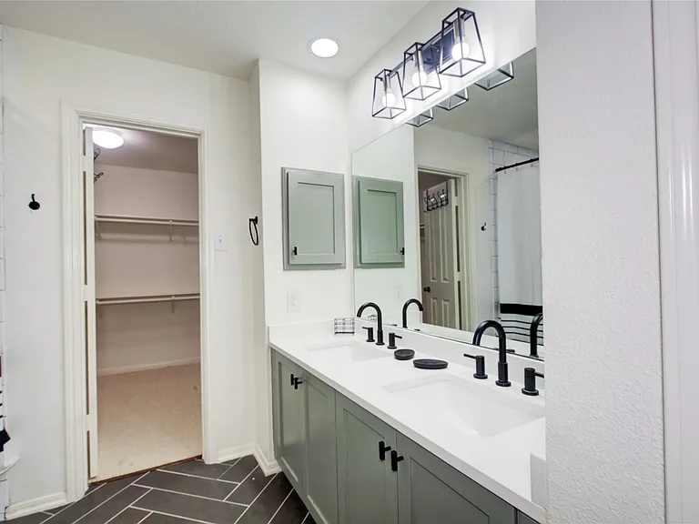 76 Scarlet Woods Ct — Photo 22