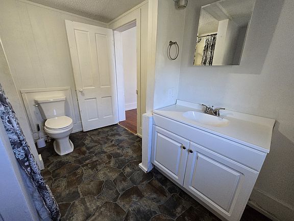 5th image of 111 Osborne St #11280156