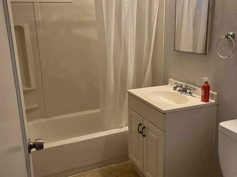 1729 Houston Ave — Photo 13