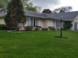 6940 N Concord Ln, Niles, IL 60714
