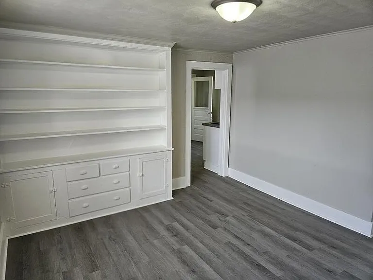 526 Newbury St — Photo 13
