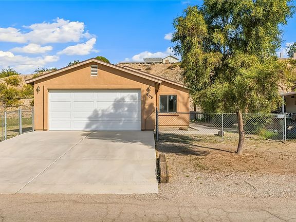 3rd image of 905 Swan Drive