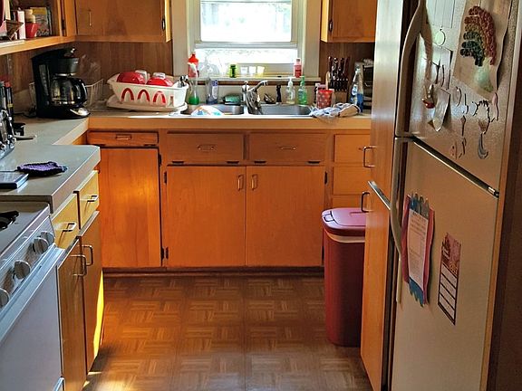 2nd image of 2208 Spencer Pl