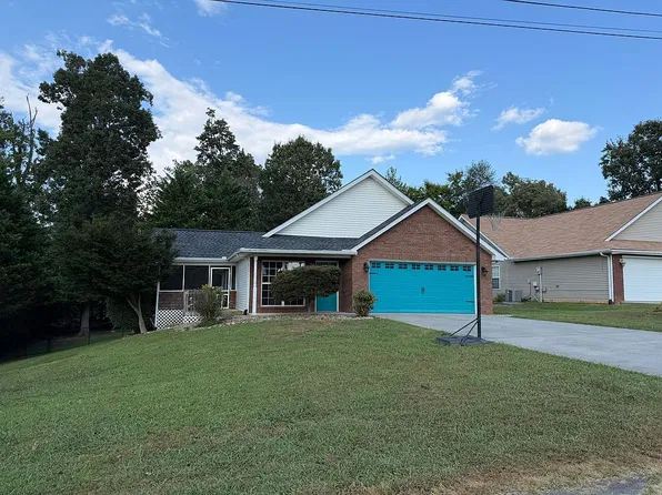 206 Penn Dr, Maryville, TN 37803