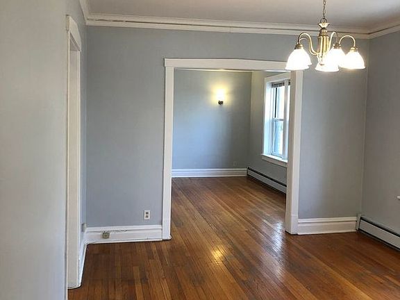 4th image of 3605 N Claremont Ave #3
