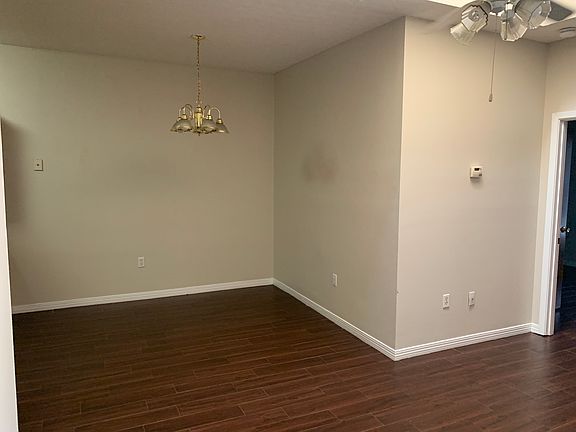 4th image of 34 Chatelaine Cir