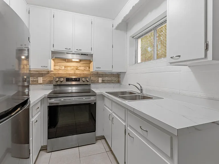 615 E. Park Avenue — Photo 17