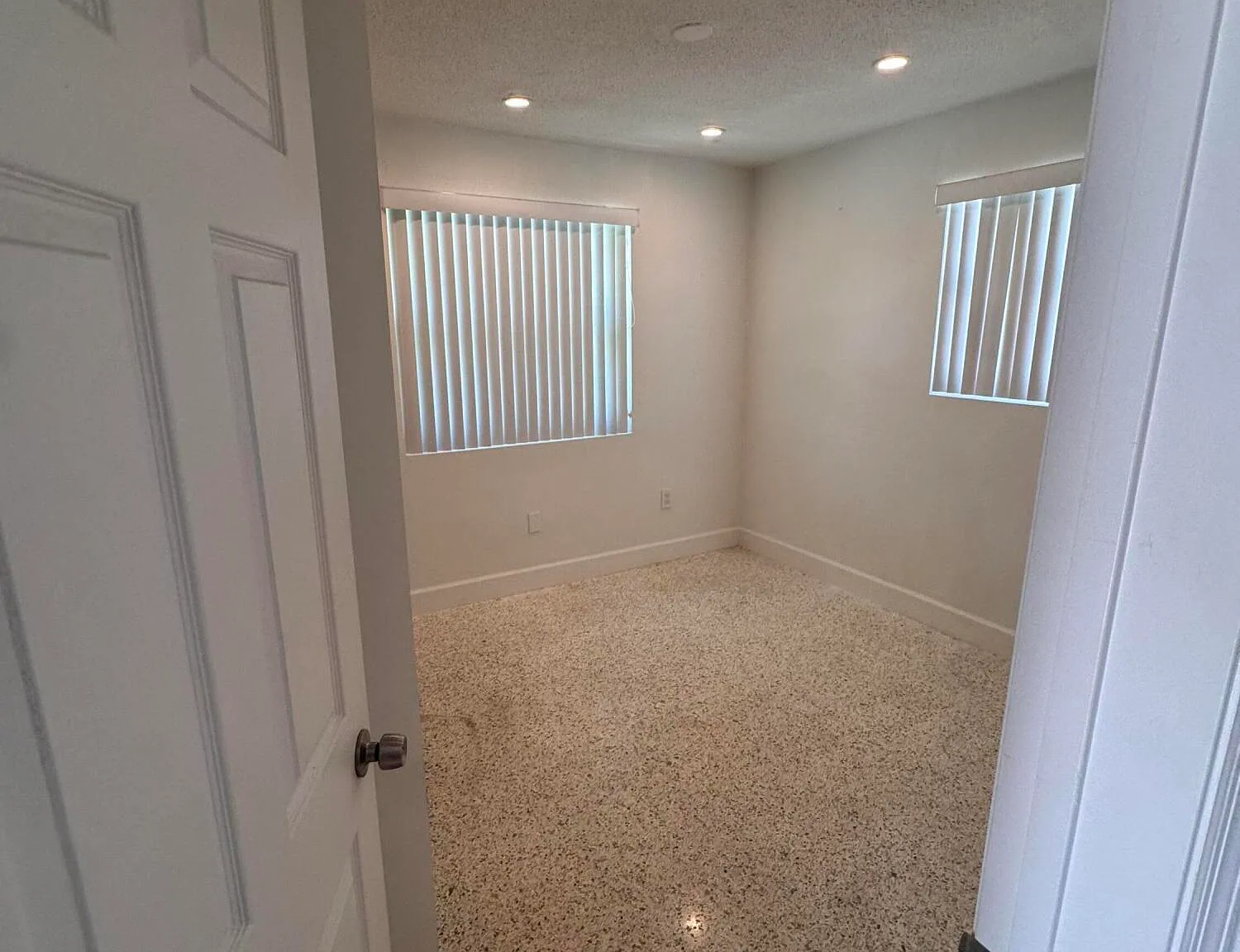 2 bed, 1.0 bath, 5350 sqft, $2,300 — Photo 4