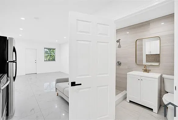 5807 SW 25th St #7 — Photo 6
