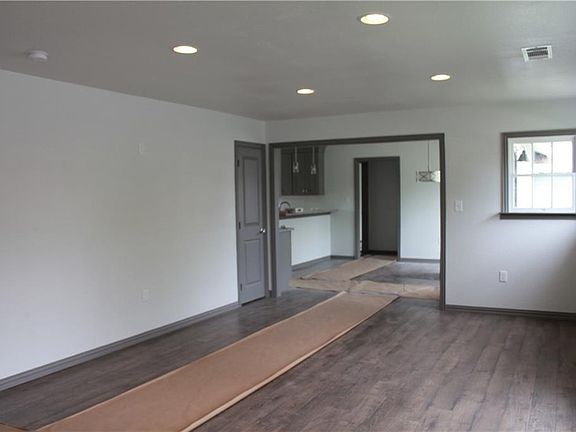 3rd image of 2800 Townsend Dr