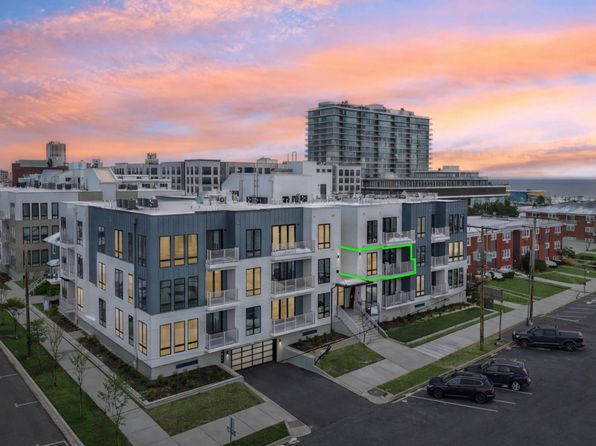 215 2nd Ave Unit 207