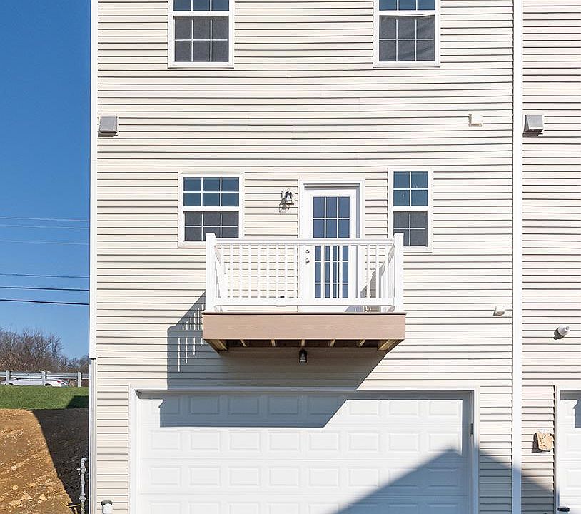 2nd image of 2435 Artesian Way #30