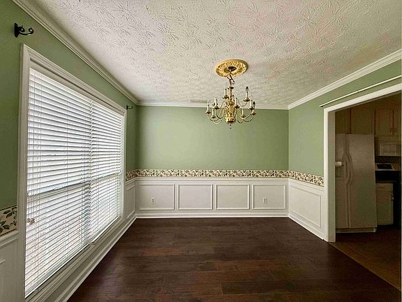 4th image of 661 Simon Park Cir