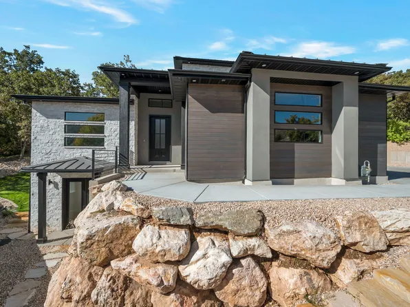 5619 S Fox Chase Dr E, Ogden, UT 84403