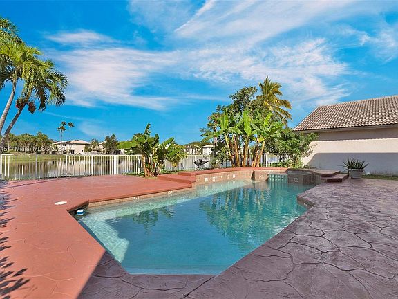 5th image of 17093 NW 20th St