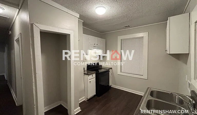689 Baltimore St — Photo 13