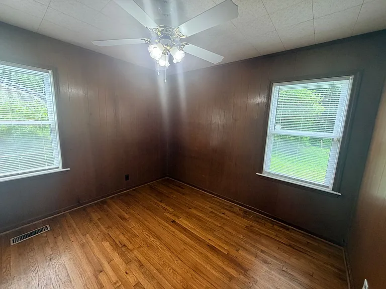 706 Pineview Dr — Photo 9