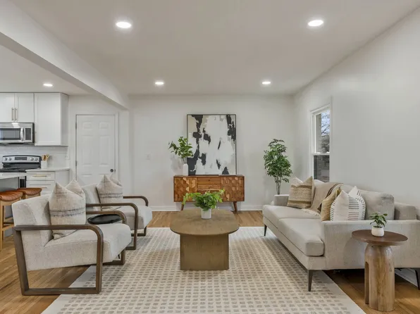 137 Oak Valley Dr, Nashville, TN 37207