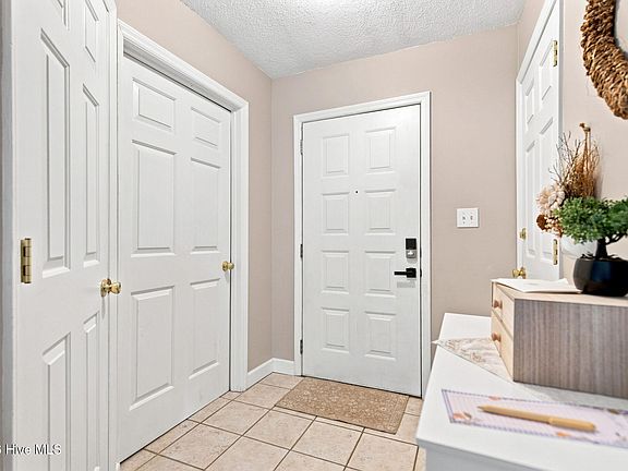 5th image of 802 Colony Place #C