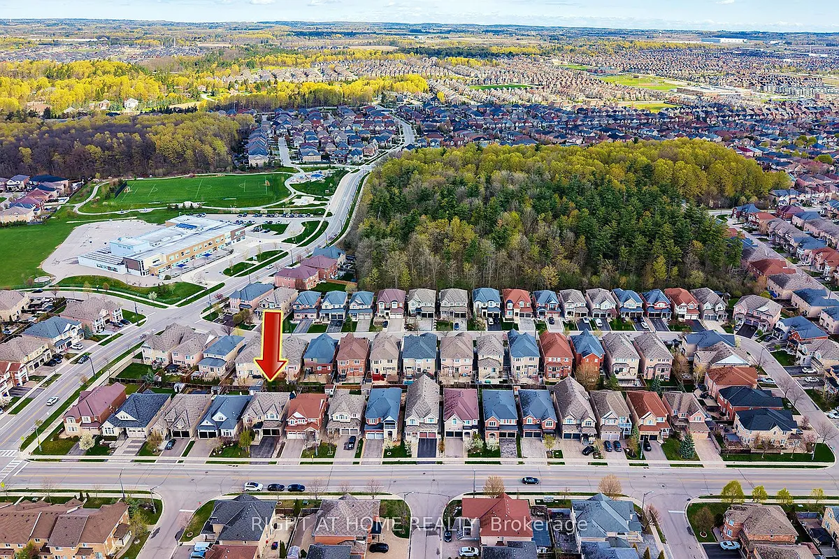 Building Photo - 464 Davos Rd