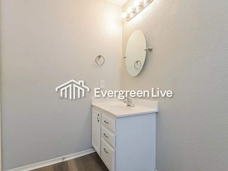 1581 E Balaton Pl — Photo 9
